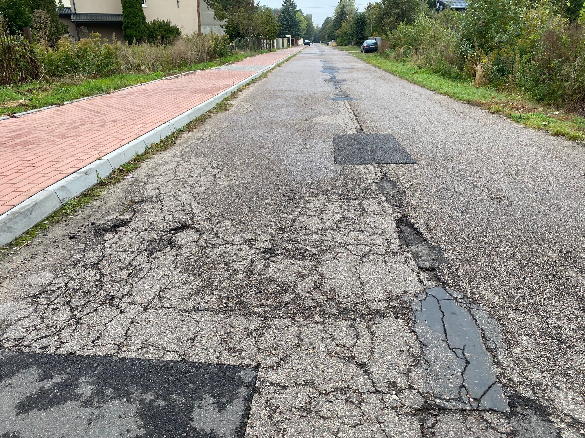 Obecny stan ul. Przejazdowej w Ostr&oacute;wku