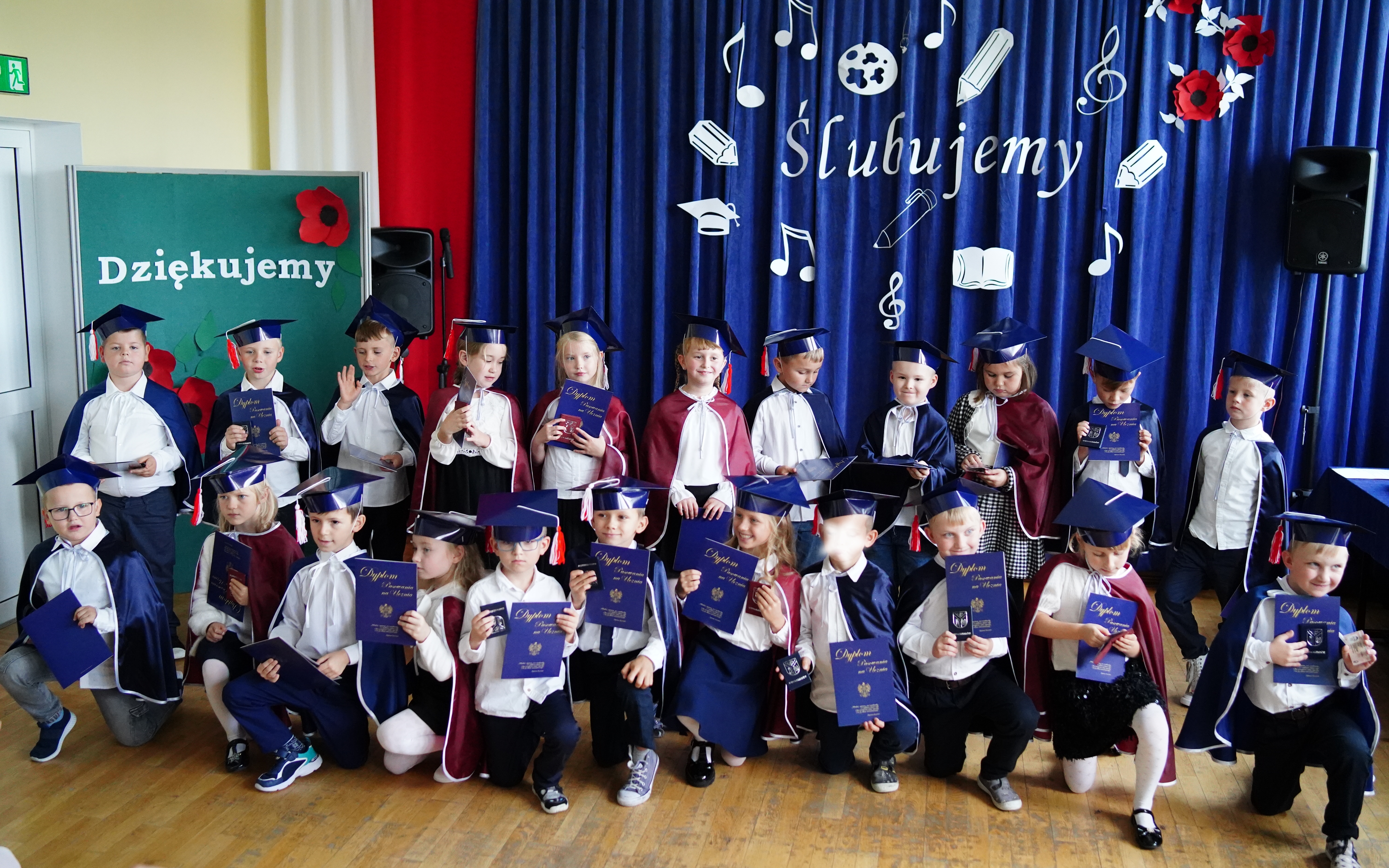 Ślubowanie pierwszoklasist&oacute;w SP Stary Kraszew